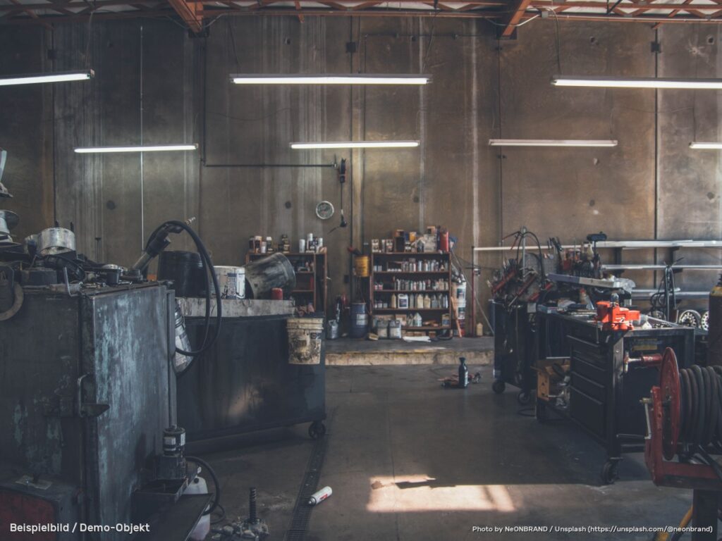 Lichtdurchflutetes Loft-Büro in zentraler Lage — Bild 1
