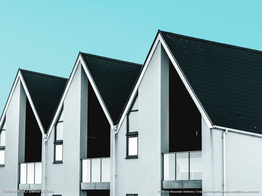Großzügiges Einfamilienhaus in idyllischer Lage — Bild 1